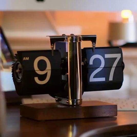 Flip Automatic Turning Clock