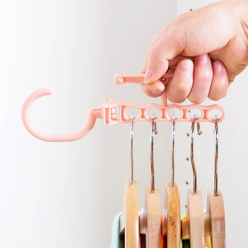 Revolving wardrobe hanger